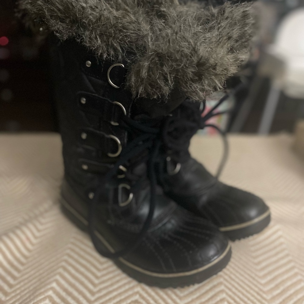 Sorel Black Combat Boots with Chunky Sole